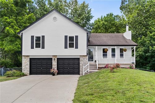 7801 Nw Seymour Ct, Kansas City, MO, 64152-4213 | Card Image