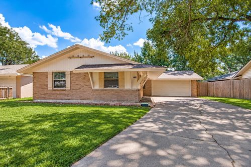 2218 Royal Oaks Dr, Irving, TX, 75060-5131 | Card Image