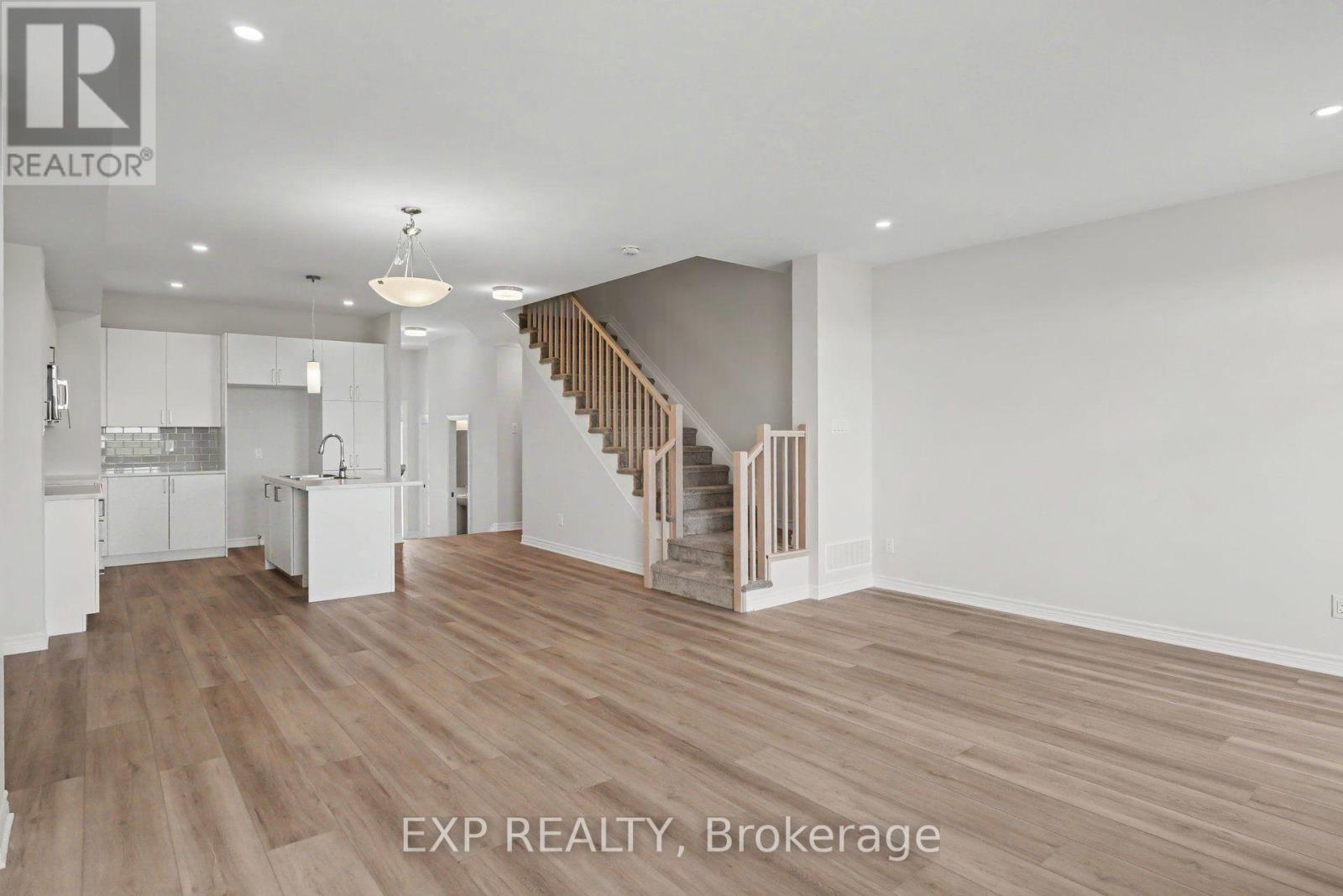 Residential Lease in Russell 4