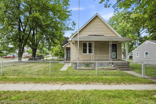 1429 Division St, Port Huron, MI, 48060-6151 | Card Image