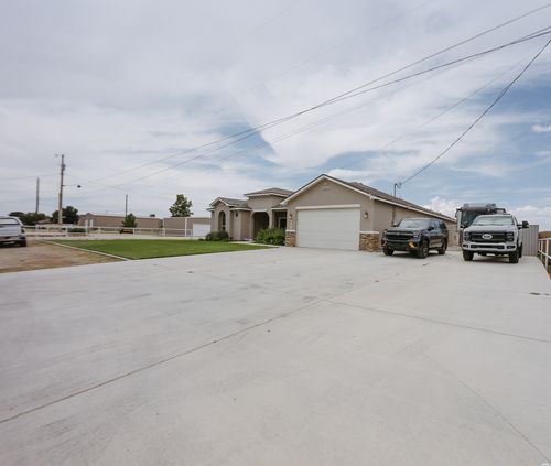 4005 Cowboys Country Rd, Carlsbad, NM, 88220-6078 | Card Image