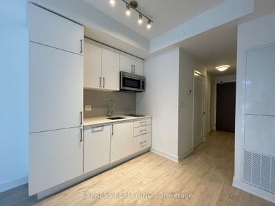 909 - 576 Front St W, Condo with 0 bedrooms, 1 bathrooms and null parking in Toronto ON | Image 2