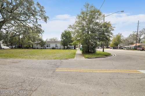 1722 30th Ave, Gulfport, MS, 39501-2742 | Card Image