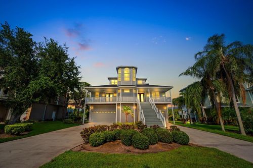921 Point Seaside Dr, Crystal Beach, FL, 34681 | Card Image