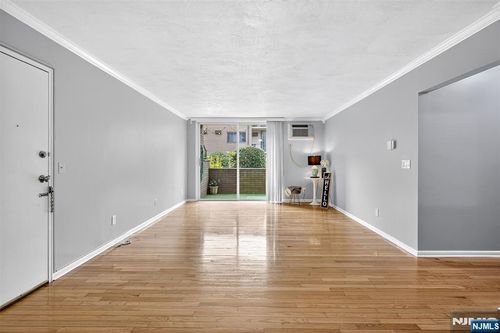 462 Liberty St, Little Ferry, NJ, 07643-1045 | Card Image