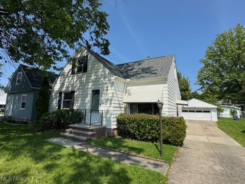 385 E 271st St, Euclid, OH, 44132-1709 | Card Image