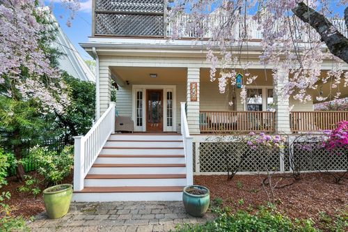 458 Woodward St., Newton, MA, 02468 | Card Image