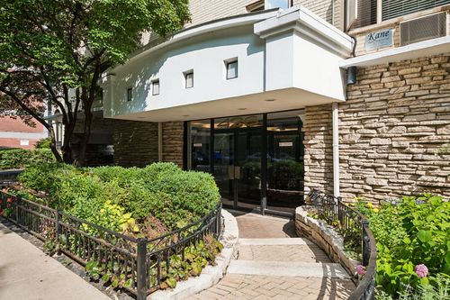 308-426 Barry Ave, Chicago, IL, 60657-5530 | Card Image