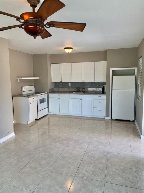 2418 Ne 4th St, Pompano Beach, FL, 33062-4815 | Card Image