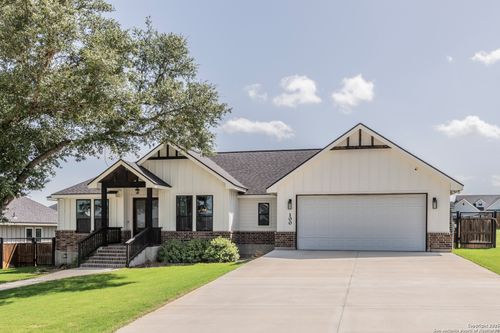 100 Mahogany Path N, La Vernia, TX, 78121-0080 | Card Image