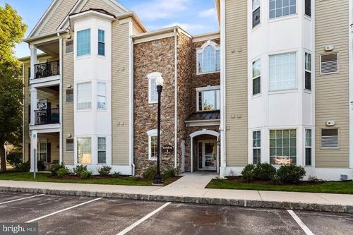 8-124 Creekside Dr, BROOKHAVEN, PA, 19015-2300 | Card Image