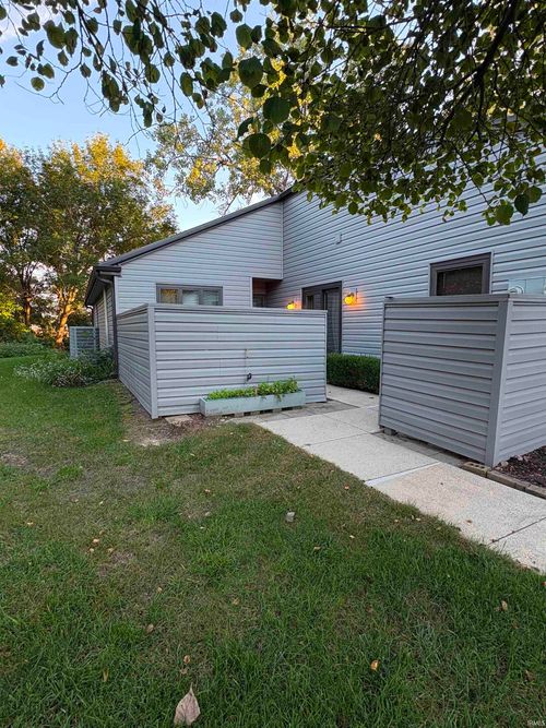 18 Woodspoint Circle, North Manchester, IN, 46962 | Card Image