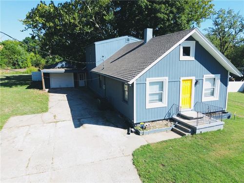 327 S Hunter St, Independence, MO, 64050-4041 | Card Image