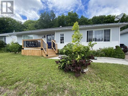 40 Axmith Ave, Elliot Lake, ON, P5A1B7 | Card Image