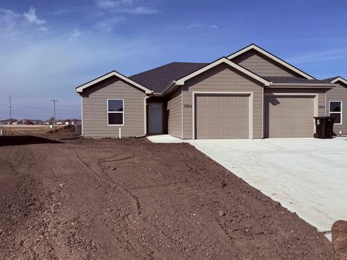 3004 Fountain Dr, Salina, KS, 67401-7025 | Card Image