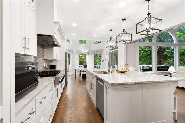 10635 N Edgewater Pl, House other with 5 bedrooms, 6 bathrooms and 5 parking in Johns Creek GA | Image 13