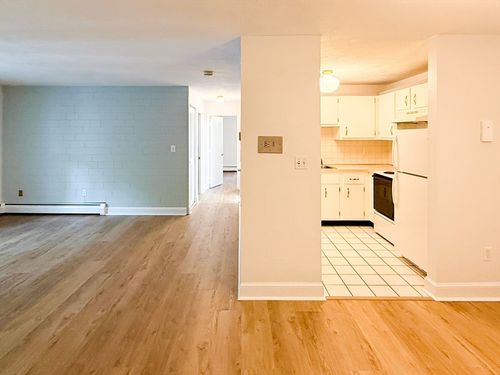 d11-599 Old West Central St, Franklin, MA, 02038-2988 | Card Image