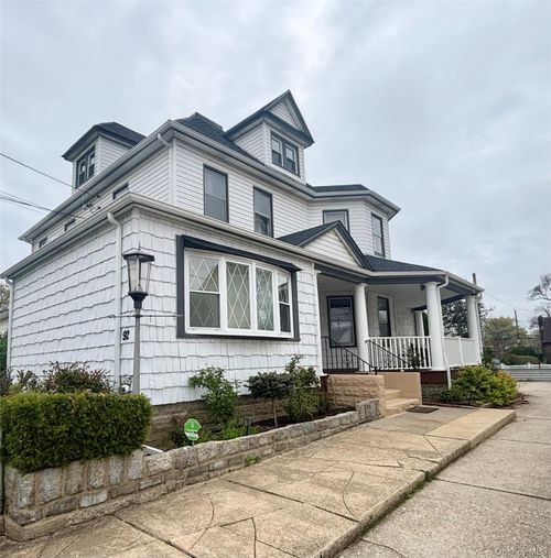 92 Wavecrest St, Valley Stream, NY, 11581-1453 | Card Image