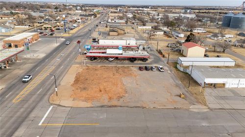 202 E Main St, Weatherford, OK, 73096-5139 | Card Image