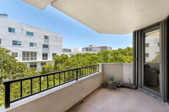 APT-446 - 141 Crandon Blvd, Condo with 3 bedrooms, 2 bathrooms and null parking in Key Biscayne FL | Image 9