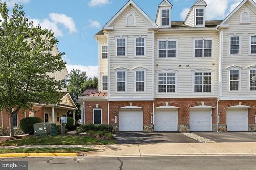 6821 Hampton Bay Ln, GAINESVILLE, VA, 20155-6228 | Card Image