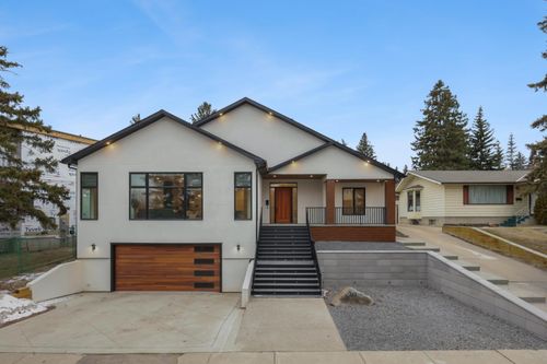 30 Roselawn Cres Nw, Calgary, AB, T2K1K6 | Card Image