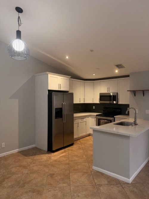 503-3076 S Oakland Forest Dr, Oakland Park, FL, 33309-5636 | Card Image