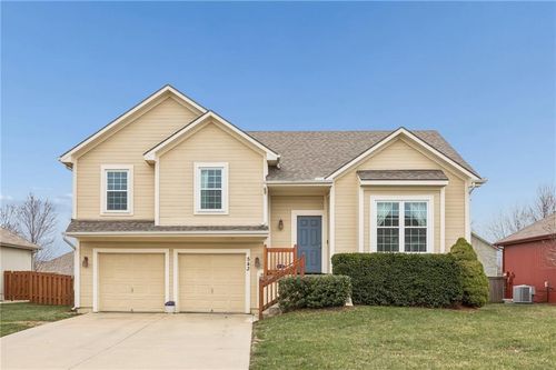 543 E Cheyenne St, Gardner, KS, 66030-8409 | Card Image