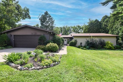 986 Indian Hills Road, Fontana, WI, 53125 | Card Image