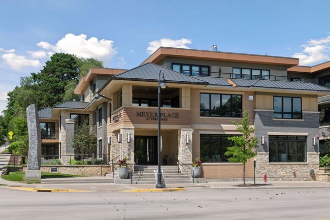 Located in the heart of downtown Wayzata | Image 23
