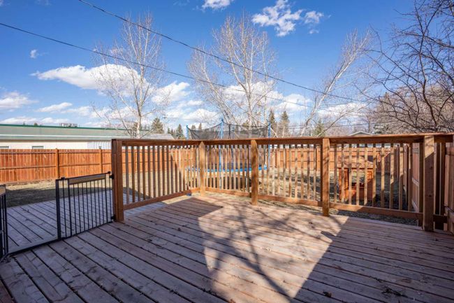 4818 50 Street, Home with 2 bedrooms, 1 bathrooms and 2 parking in Sedgewick AB | Image 3
