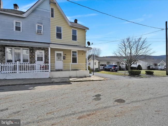 236 N Pine St, Home with 3 bedrooms, 3 bathrooms and null parking in TREMONT PA | Image 4