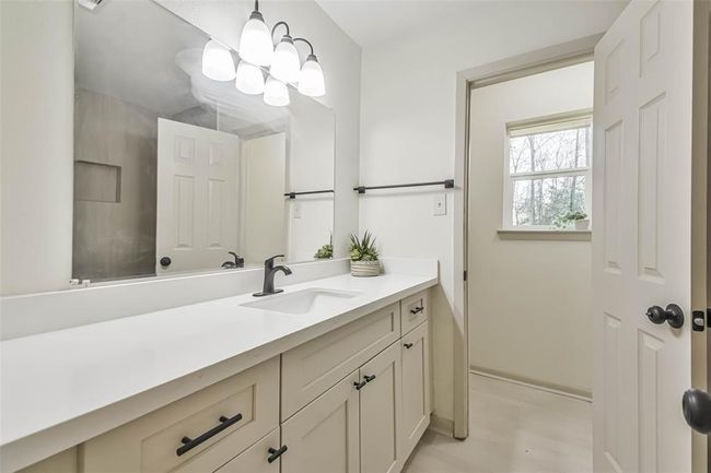 Secondary Bathroom Freshly updated! | Image 24