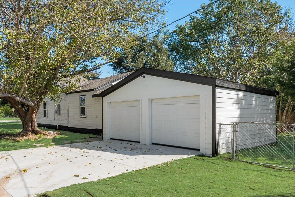 Broadway Ave, Haltom City, TX 76117