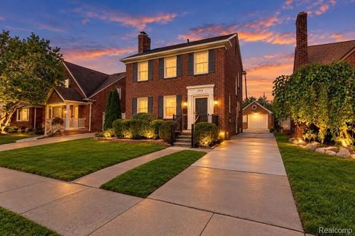 1872 23rd St, Wyandotte, MI, 48192-3535 | Card Image