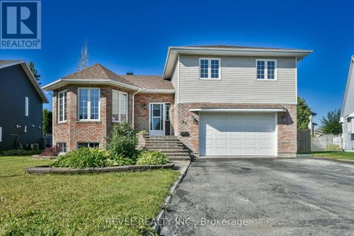 43 Pleasant Ave, Timmins, ON, P4R1M6 | Card Image