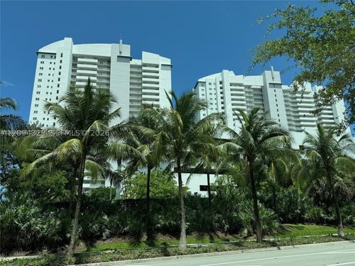 701-15051 Royal Oaks Ln, North Miami, FL, 33181-2459 | Card Image