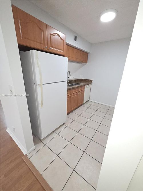 204-8886 Sw 3rd St, Pembroke Pines, FL, 33025-1493 | Card Image