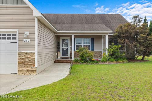 250 Rowland Dr, Richlands, NC, 28574-8458 | Card Image