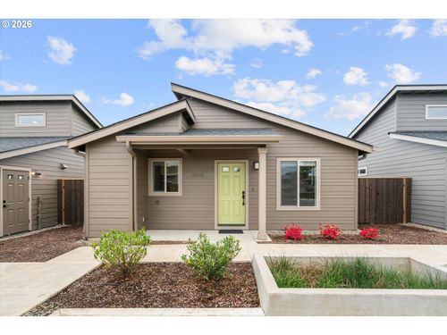 12246 Meadowlawn Dr, Oregon City, OR, 97045-8920 | Card Image