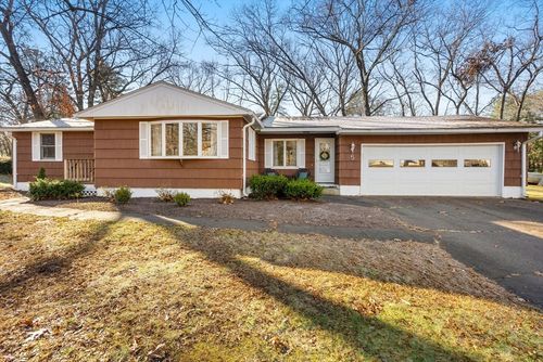 5 Karen Dr, South Hadley, MA, 01075-2412 | Card Image