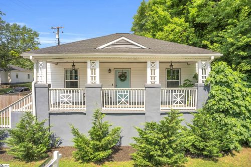 44 4th Ave, Greenville, SC, 29611-5490 | Card Image