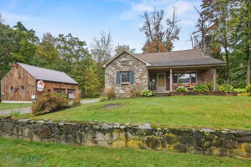 8 Beach Rd, Shrewsbury, MA, 01545-2618 | Card Image