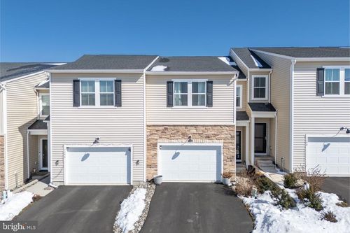 7592 Clayton Ave, COOPERSBURG, PA, 18036-8726 | Card Image