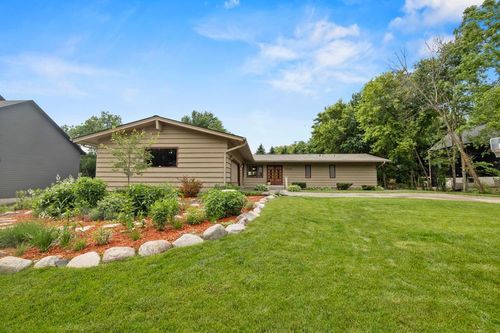 2725 Pilgrim Ln N, Plymouth, MN, 55441-3247 | Card Image