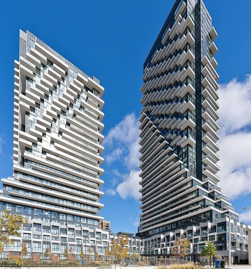 938-20 Inn On The Park Drive, North York, ON, M3C0P8 | Card Image