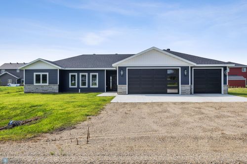 301 Pine Dr, Hankinson, ND, 58041-4471 | Card Image