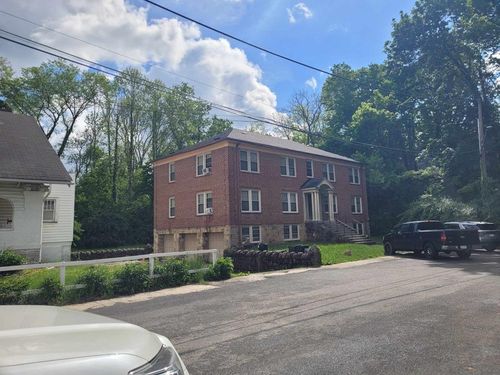 1915 Vineyard St, Bluefield, WV, 24701-4757 | Card Image