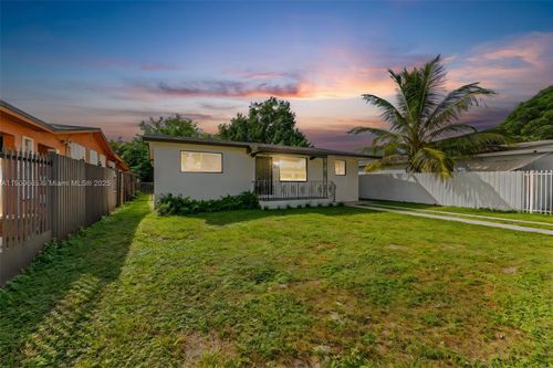 3040 Nw 96th St, Miami, FL, 33147-2340 | Card Image