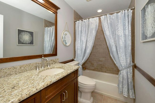 Upper level full bathroom | Image 18